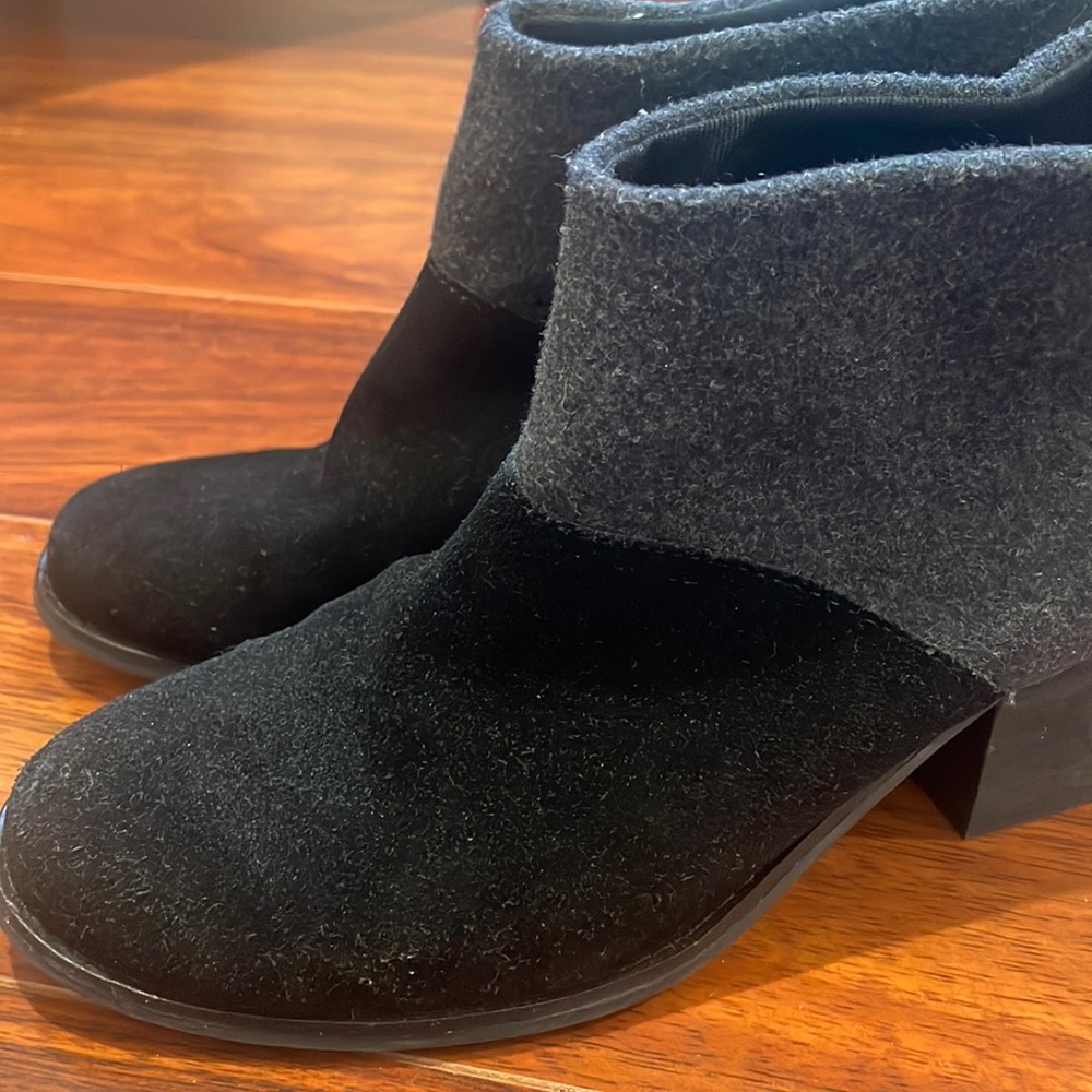 TOMS Ankle booties- Size 6.5- excellent used condition- black and gray - Picture 1 of 7